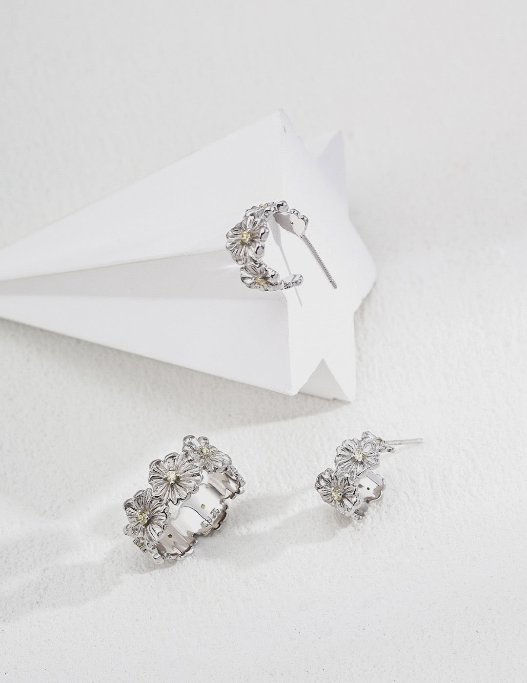 S925 Silver Stylish Daisy Zircon Ring