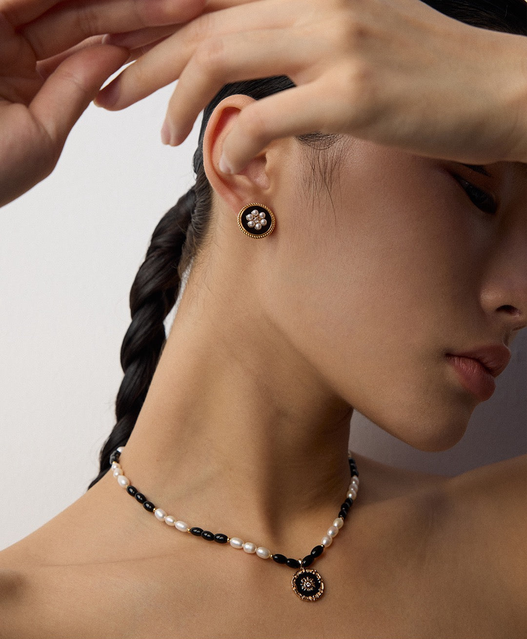 Sterling Silver Necklace with Pearl, Onyx, Enamel &amp; Zircon – Vintage Gold